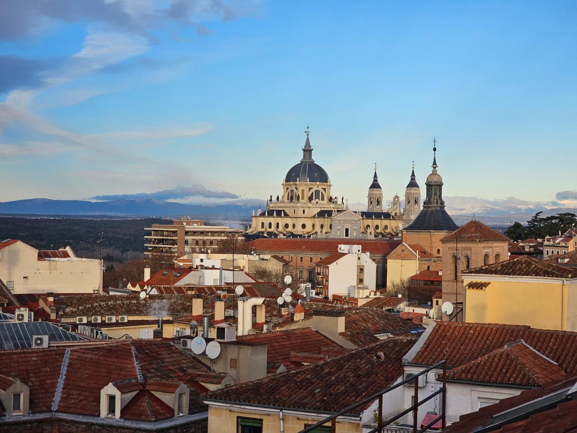 Authentic Madrid Experience -Plaza Mayor 7Min Walk - Spectacular View - Champagne Zewnętrze zdjęcie